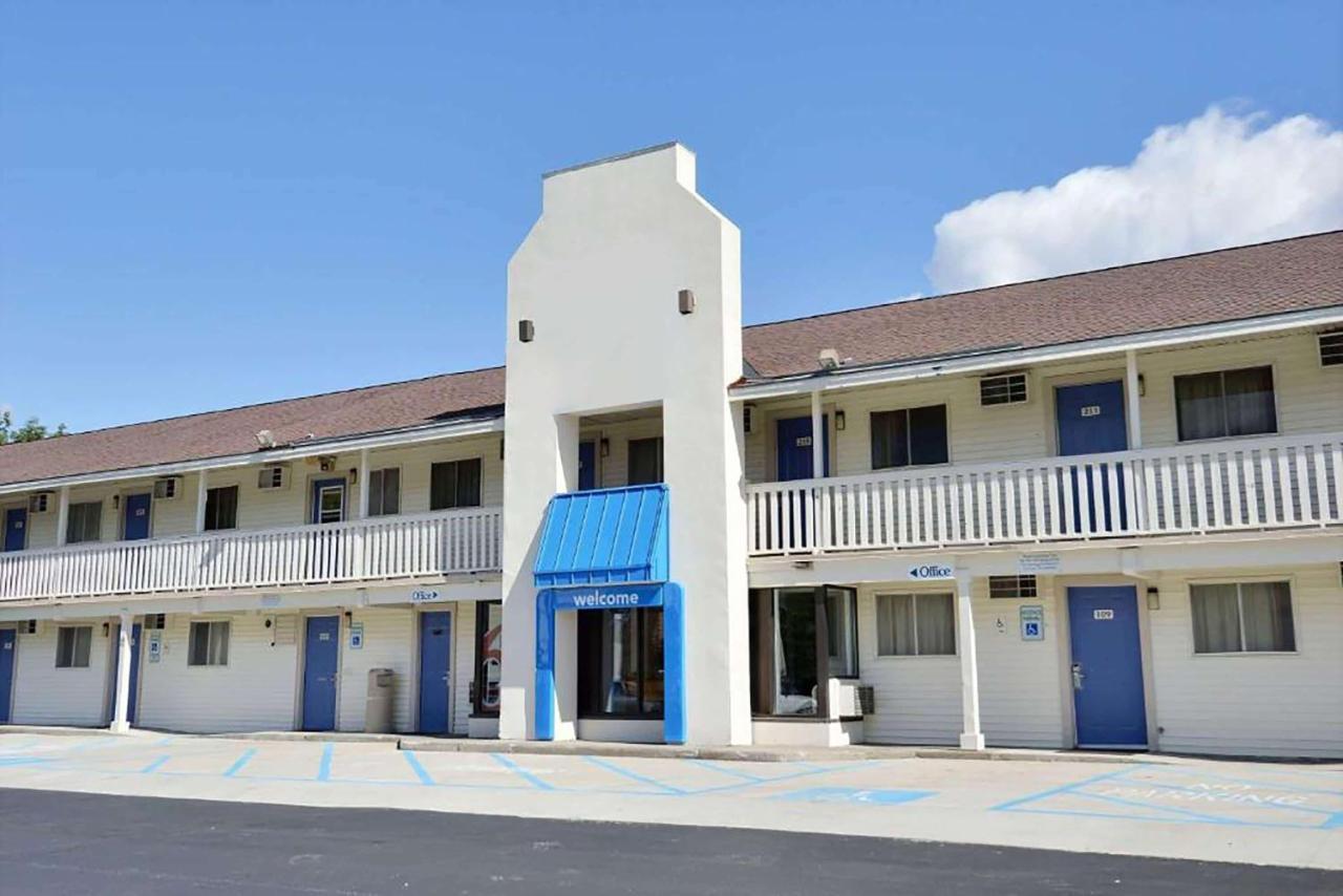 Travelodge By Wyndham Brattleboro Vt Exterior photo