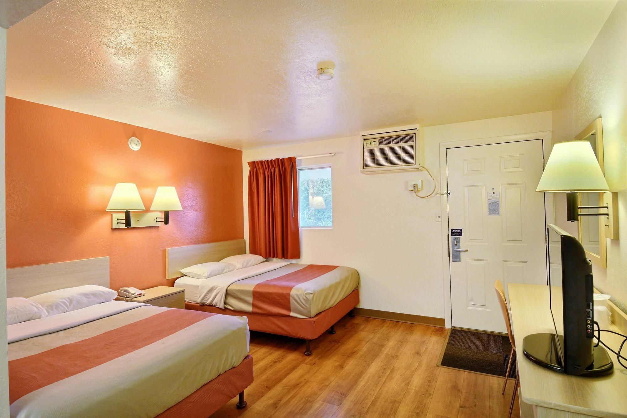 Travelodge By Wyndham Brattleboro Vt Exterior photo